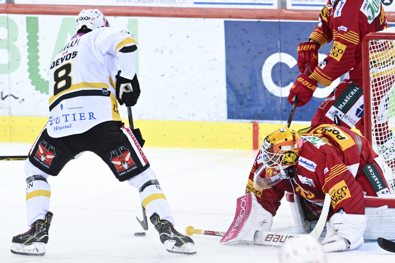 Philip-Michaël Devos inscrit le 1-0 face à Langnau (photo : KEYSTONE/Marcel Bieri).