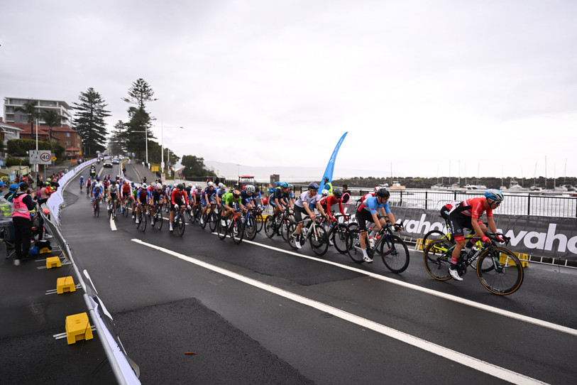 Le peloton lors de la course en ligne des moins de 23 ans aux Mondiaux de cyclisme (photo : EPA/Dean Lewins Australie and New Zeland Out).