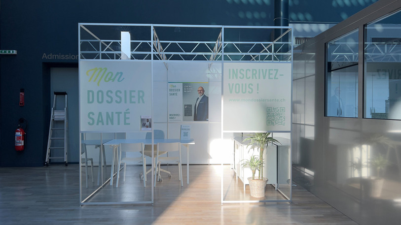 Des stands installés dans les hôpitaux de Neuchâtel et de La Chaux-de-Fonds proposeront un accompagnement aux citoyens qui souhaitent ouvrir un dossier électronique du patient. (Photo: Chancellerie d'Etat).