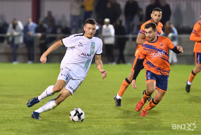 Duel entre anciens Delémontains... Antoine Rossé devance Patrick Ferreira (photo : Georges Henz).