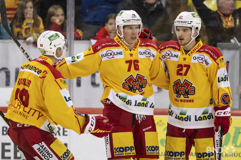 Jere Sallinen (au centre) a inscrit un doublé vendredi soir. (Photo : KEYSTONE/Alessandro della Valle).