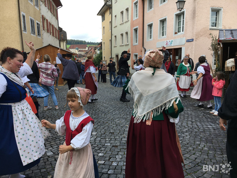 De la danse traditionnelle était aussi proposée dans les rues de Porrentruy.