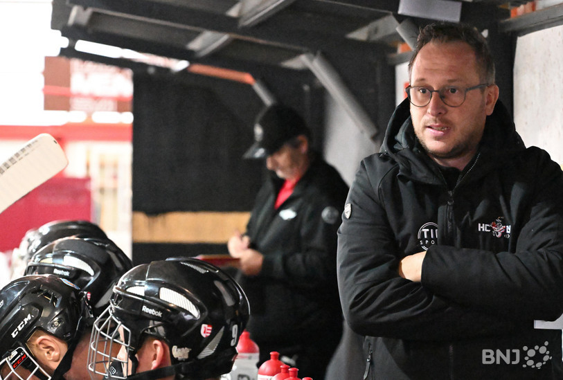 Michael Chételat pourra compter sur un nouvel assistant aux commandes du HC Delémont-Vallée (photo : Georges Henz).
