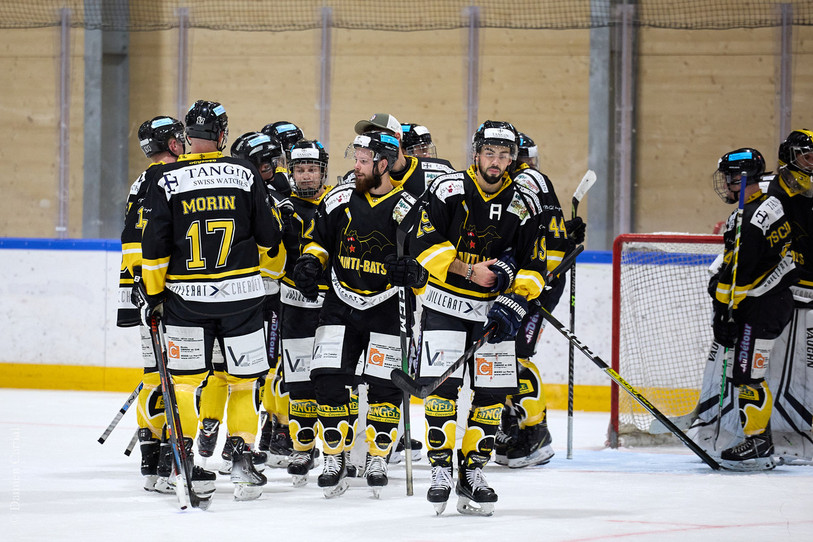 La joie du HC St-Imier après avoir battu le leader de 1re ligue de hockey sur glace. (Photo : archives Damien Carnal)