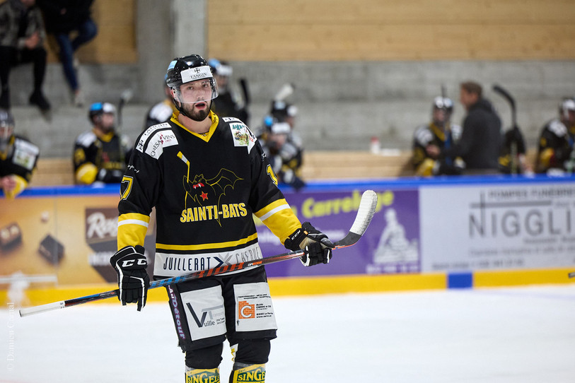 Les deux réussites de Stéphane Morin n'ont pas permis au HC Sainti de s'imposer mardi soir. (photo : archives, Damien Carnal).