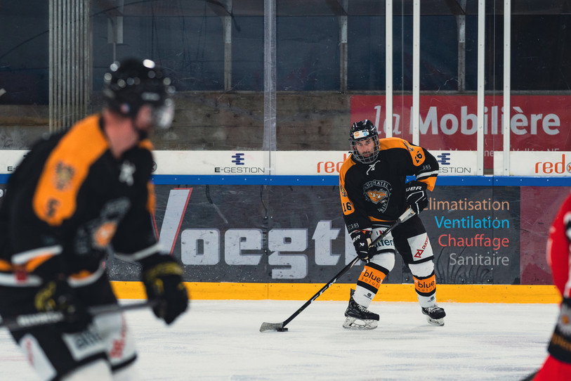 Malgré une égalisation à 3 partout de Jérôme Bord, Neuchâtel Young Sprinters s'est finalement incliné à domicile face au HC Franches-Montagnes II. (photo : Albin Tissier).