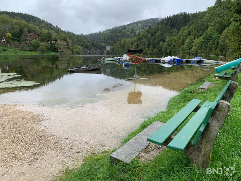 Le lac des Brenets a repris de la vigueur. Son niveau d'eau est au plus haut.