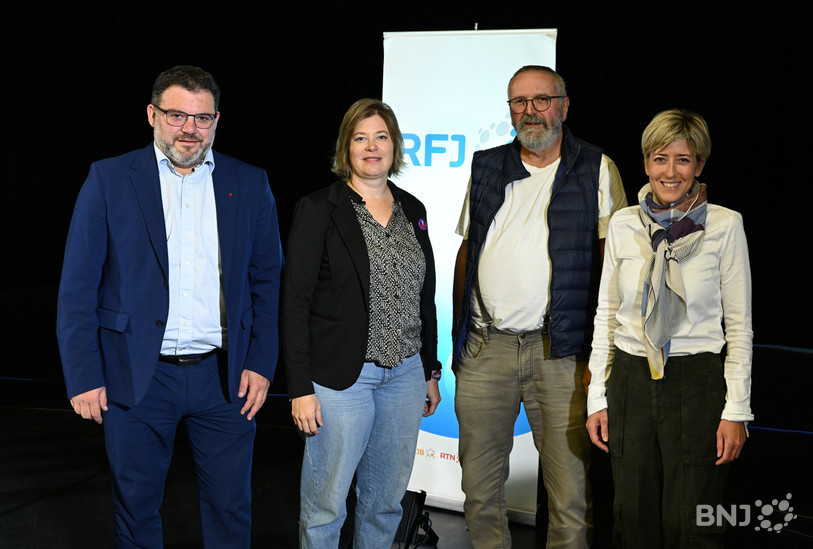 Les quatre candidats à la mairie de Delémont ont débattu ce jeudi en vue de l'élection du 23 octobre. De gauche à droite : Damien Chappuis, Jeanne Beuret, Dominique Baettig et Murielle Macchi-Berdat. (Photo : Georges Henz).