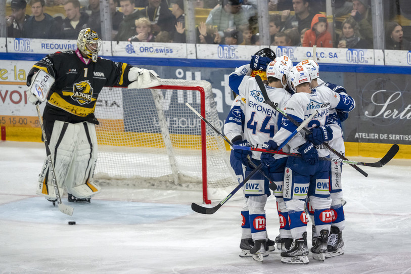 Les Zurichois jubilent devant Tim Wolf (photo : KEYSTONE/Georgios Kefalas).