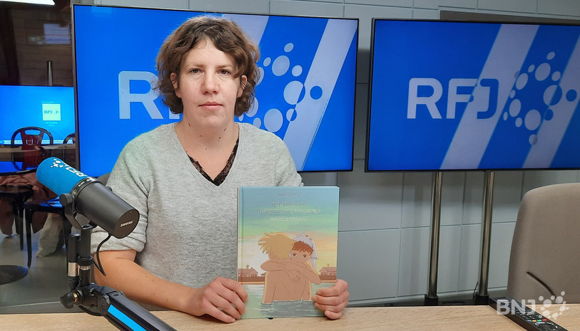 La libraire Camille Rechetère présente la dernière bande dessinée de Quentin Zuttion.