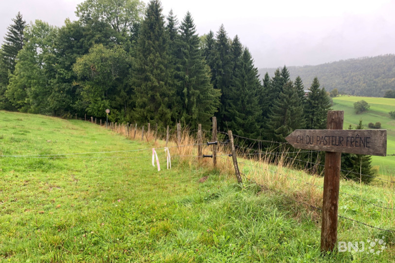 Le chemin du Pasteur Frêne s'emprunte au départ de Sornetan, à la sortie du village.