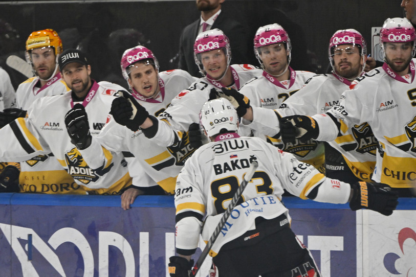 L'attaquant du HC Ajoie Martin Bakos reste un mois de plus. (Photo : KEYSTONE/Juergen Staiger)