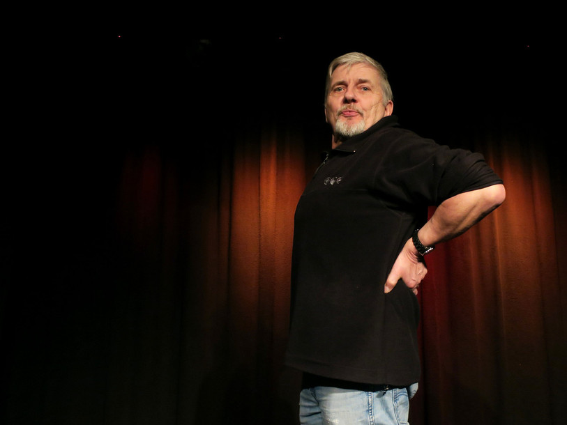La saison du Laaf-Théâtre à Courtételle débute ce vendredi et ce samedi à 20h30 avec le comique français Albert Meslay