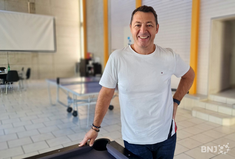 Pierre-Alain Basso dans les nouveaux locaux de l'AJR à Malleray. 