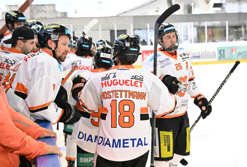Les joueurs du HC Tramelan peuvent se congratuler. (Photo: Georges Henz)