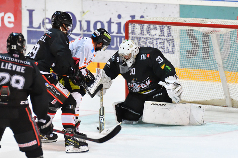 Le HC Delémont-Vallée a plié l'échine dimanche à domicile. (Photo: Georges Henz)