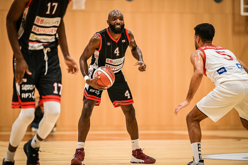 Joshua Brown, auteur de 17 points contre Swiss Central, rentre défait avec le BCB. (photo archives : Stéphane Bée).