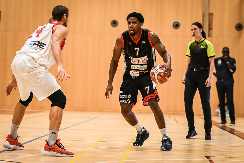 Marvin Nesbitt et le BCB ont regardé le champion de Suisse dans les yeux durant une mi-temps (photo : archives, Stéphane Bée).