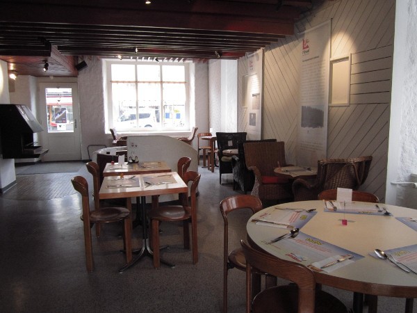 L'Envol propose notamment un café ouvert aux contacts avec l'extérieur