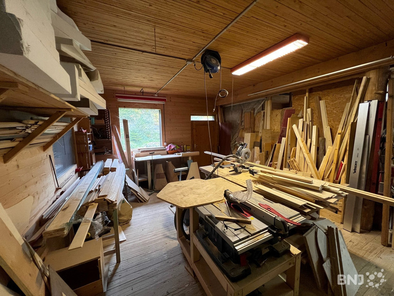 C'est dans son atelier de Valangin que Alessi Monnin crée ses décors. 