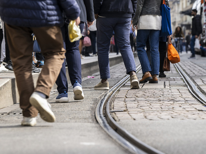 Pour L’ATE, un tram à Bienne permettrait une plus grande capacité et des liaisons plus rapides. (Photo : KEYSTONE / Martial Trezzini).