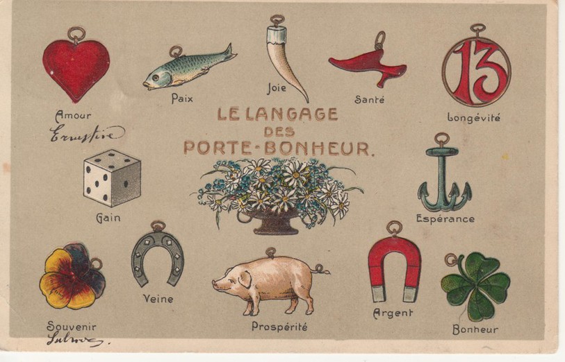 Carte postale décorée de symboles porte-bonheurs