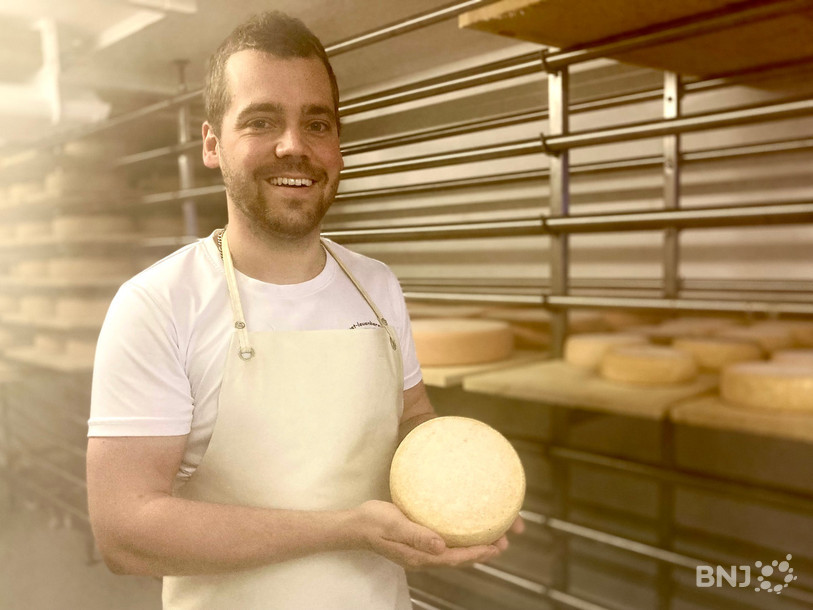 Jean Leuenberger dans sa cave à fromages.