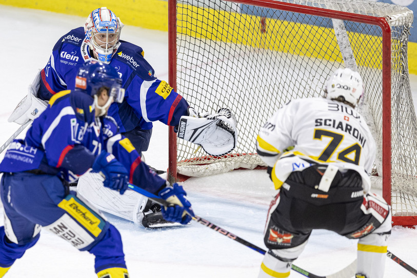 Gregory Sciaroni inscrit le 2-1 mardi soir face à Kloten (photo : KEYSTONE/Patrick B. Kraemer).
