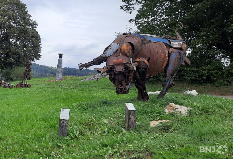 Le taureau de l'artiste Georgui Tchapkanov est la première statue permanente qui a été installée à la Balade de Séprais.