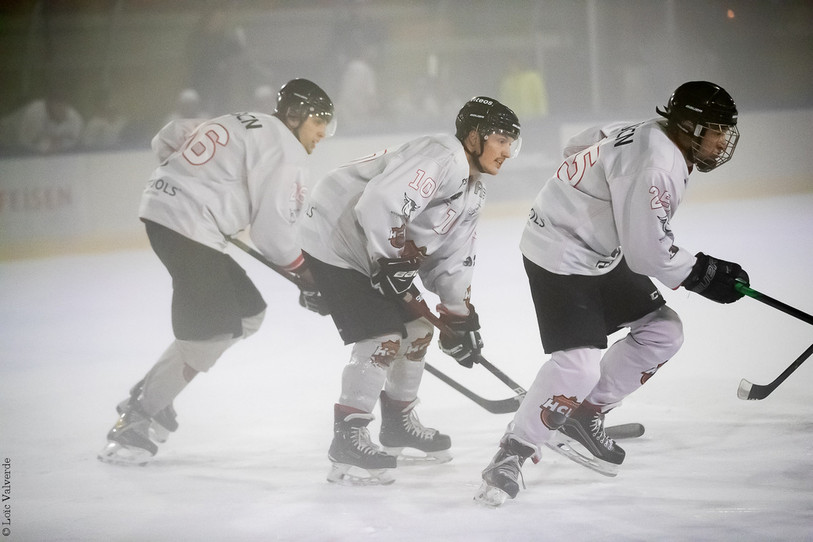 Les joueurs duHC Le Locle n'ont toujours pas récolté de points cette saison. (photo : Loïc Valverde).