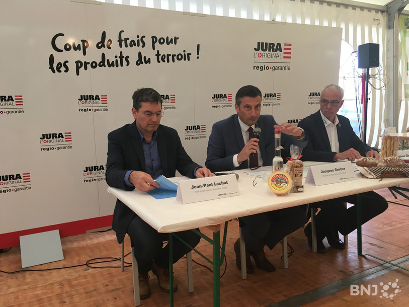 L’élargissement de « Jura l’original » aux produits régionaux labellisés doit permettre de renforcer la visibilité de la marque cantonale (de gauche à droite: Jean-Paul Lachat, chef du service de l'économie rurale, Jacques Gerber, ministre de l'économie, Olivier Girardin, directeur de la Fondation rurale interjurassienne). 