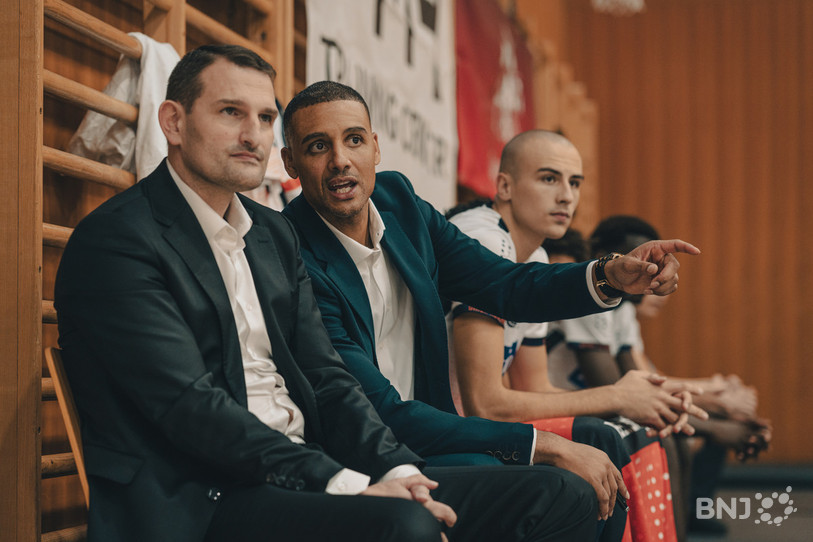 Le coach Mitar Trivunovic et son assistant Chad Timberlake restent à la tête d'Union Neuchâtel jusqu'au terme de la saison 2025-2026.  (Photo : archives Albin Tissier).
