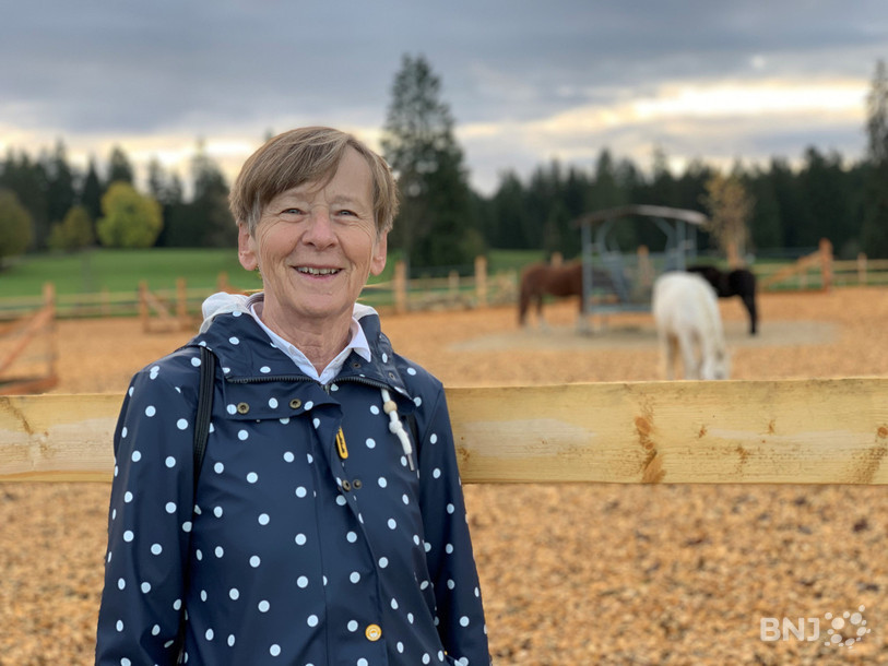 La présidente de la Fondation pour le cheval Béatrice Michel est ravie de présenter ce nouveau foyer au public.