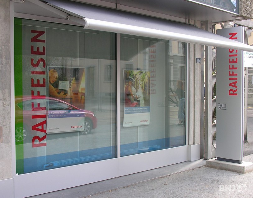 Un des 19 points de vente des Banques Raiffeisen neuchâteloises