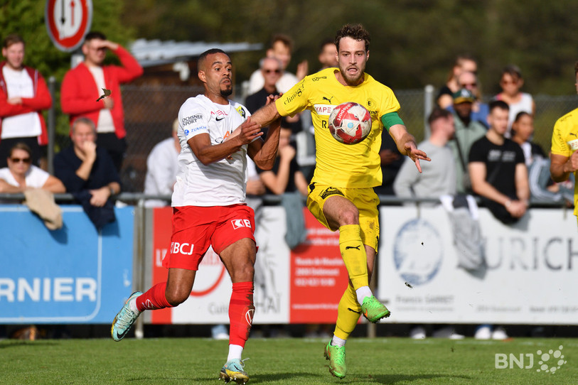 Steven Ukoh et Ken Steullet disputaient dimanche une rencontre pour la qualification en vue de la prochaine Coupe de Suisse. (Photo : Georges Henz).