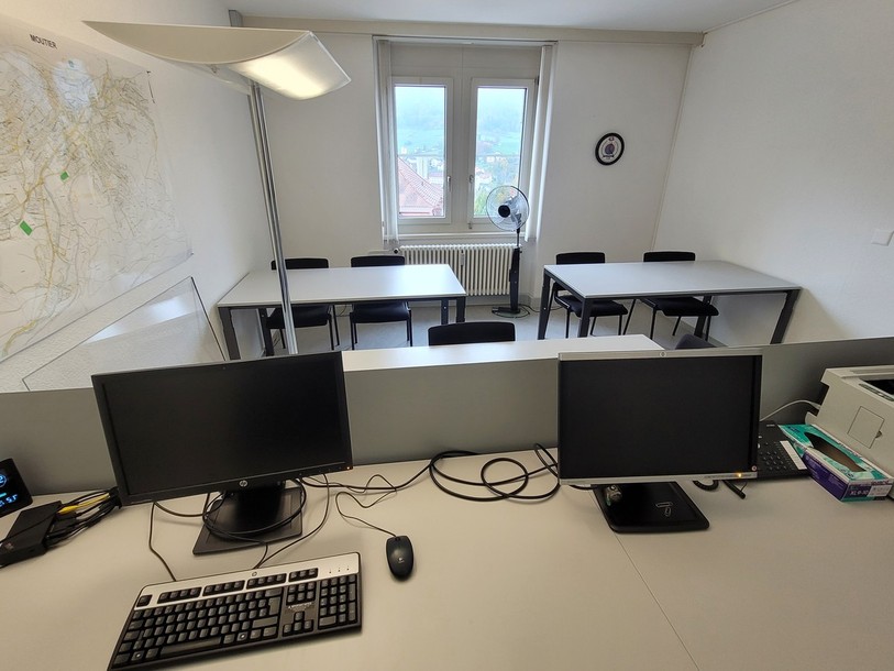 Une salle d'audition, loin des clichés que l'on peut voir dans les séries télévisées.