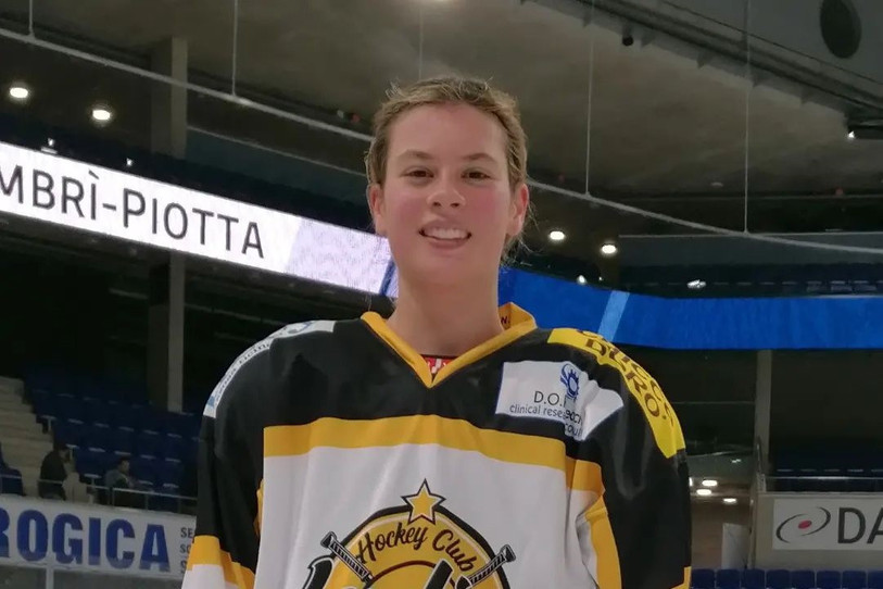 L'attaquante jurassienne Jade Surdez va découvrir le maillot de l'équipe de Suisse féminine de hockey sur glace (photo : Hockey Club Ladies Lugano).