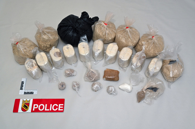 Cocaïne, héroïne et produits de coupe ont été saisis. (Photo : Police cantonale bernoise).