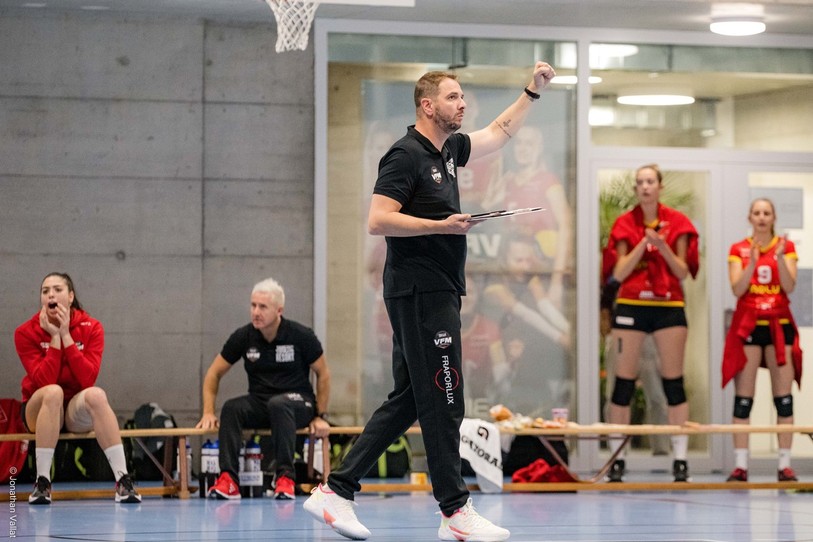 Le Volleyball Franches-Montagnes de Leonardo Portaleoni ne se laisse pas décrocher dans le championnat de Ligue A (photo : archives/Jonathan Vallat).