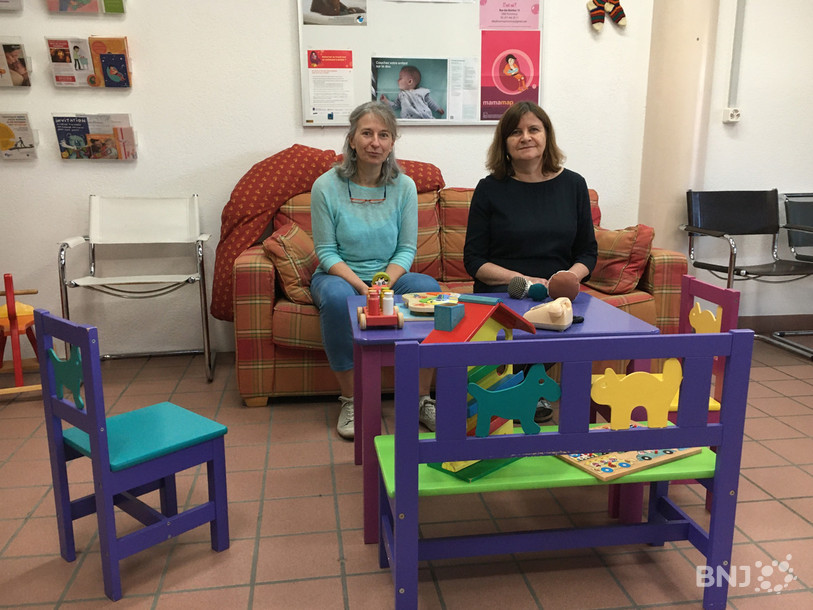 Thérèse Choffat (à gauche) et Janine Friedli accueillent les mamans dans leur nouvel espace situé au Phénix à Porrentruy.