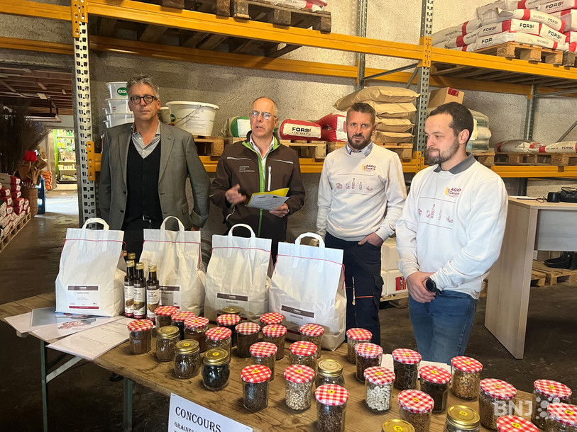 De gauche à droite : Christophe Eggenschwiler, président de Créalait, Olivier Boillat, représentant de la Fondation rurale interjurassienne, Bertrand Wüthrich président de l'Agrocentre et Ignace Berret, gérant de l'Agrocentre.