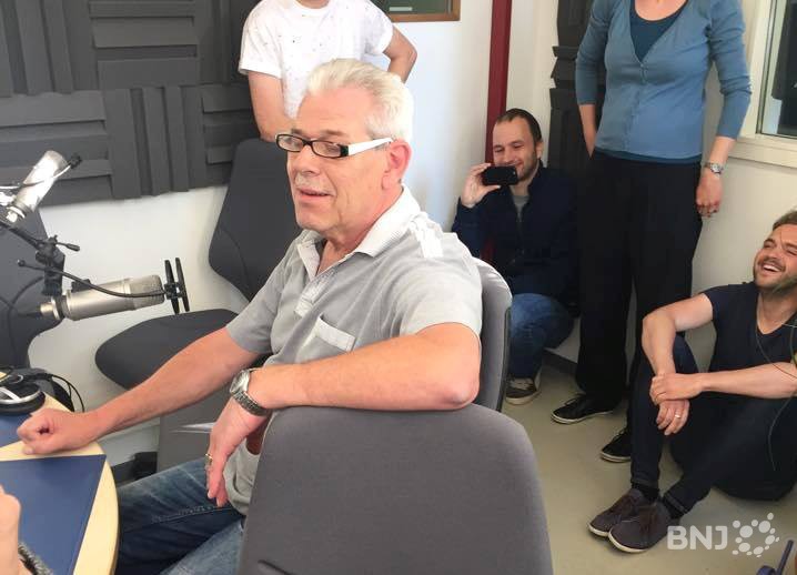  Fabio Payot entouré de plusieurs membres de la rédaction.