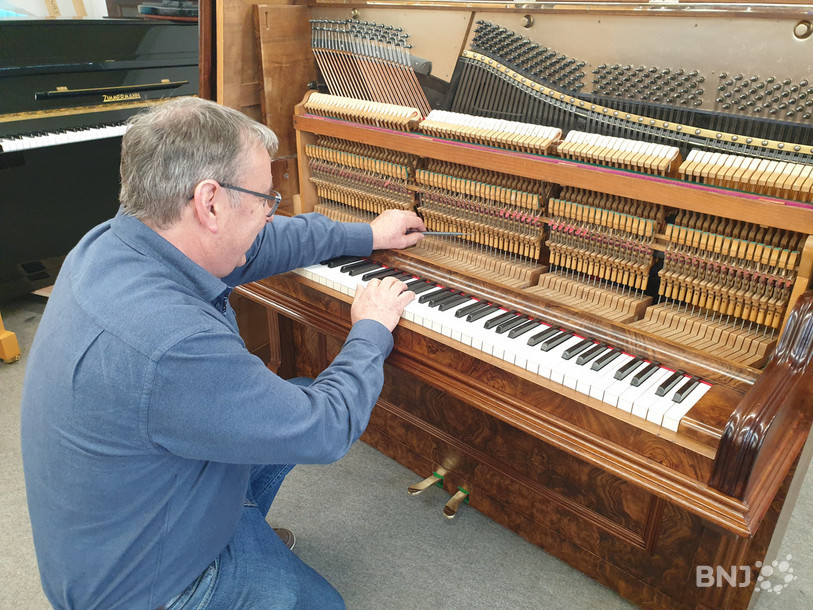 Un client est tombé amoureux de ce piano du 19e siècle. Il s’en est remis à l’expertise de Wilfred Kummer pour lui donner un nouveau souffle.