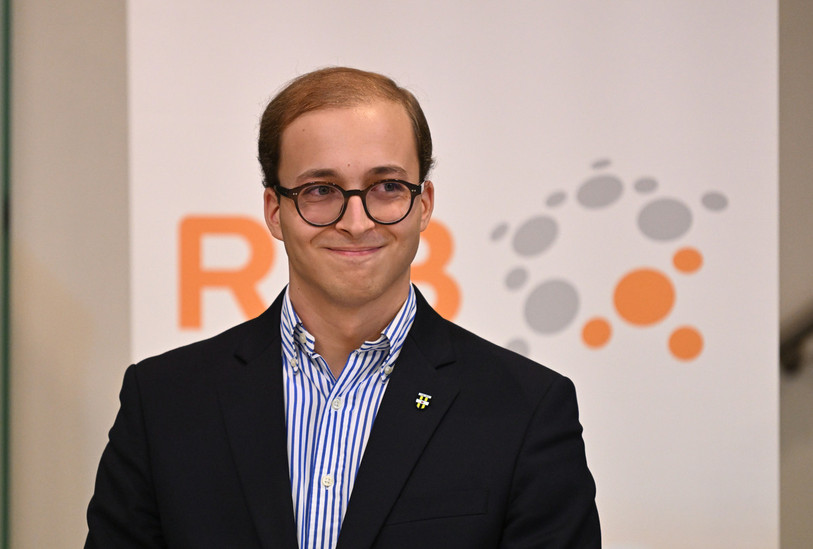 Entre trois et sept personnes toquent chaque mois à la porte du maire de
St-Imier Corentin Jeanneret lors des permanences. (Photo : archives)
