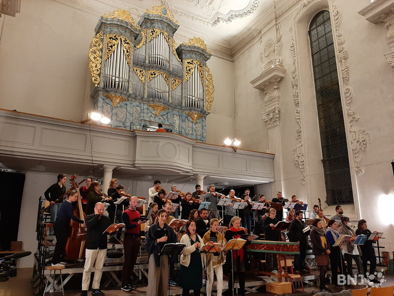 Les chanteurs et musiciens de Tribunes baroques en pleine répétition.