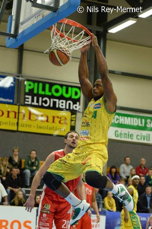 Les 11 points de James Mathis n'auront pas suffit face à Fribourg.