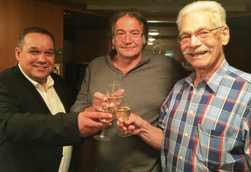 Xavier Grobéty, président du Comité d'organisation de la Fête des vendanges, Boris Keller, des Vins Keller, et Claude Darioly, président de la Commission.