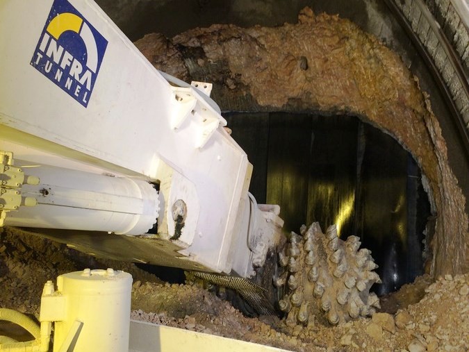 La première étape d'excavation du tunnel de la route cantonale est terminée. 