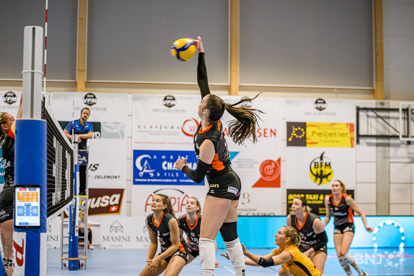 Les joueuses du NUC ont su élever leur niveau de jeu au moment opportun pour remporter ce derby. (Photos : Jonhathan Vallat)