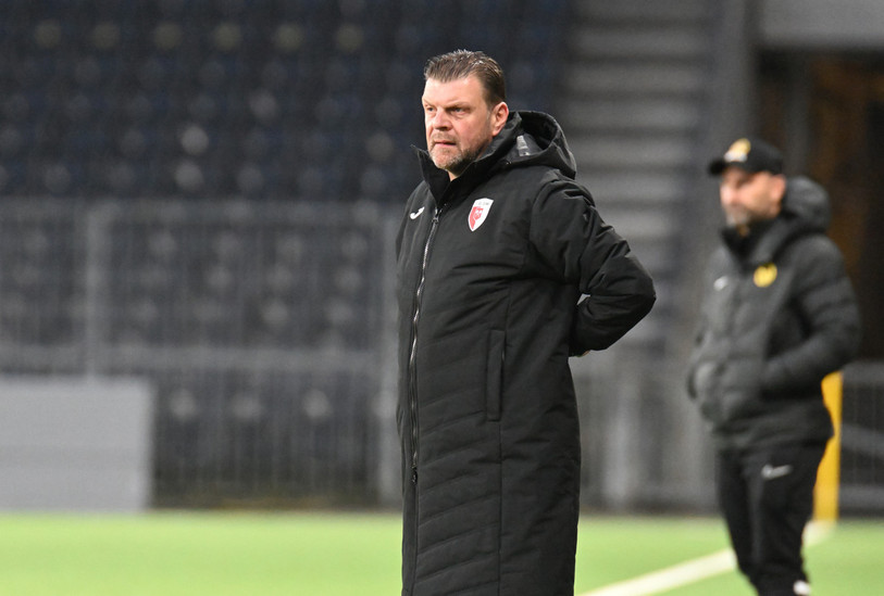 Le FC Bienne et son entraîneur Jean-Michel Aeby ont effectué leur premier match de l'année samedi. (Photo: archives Georges Henz)